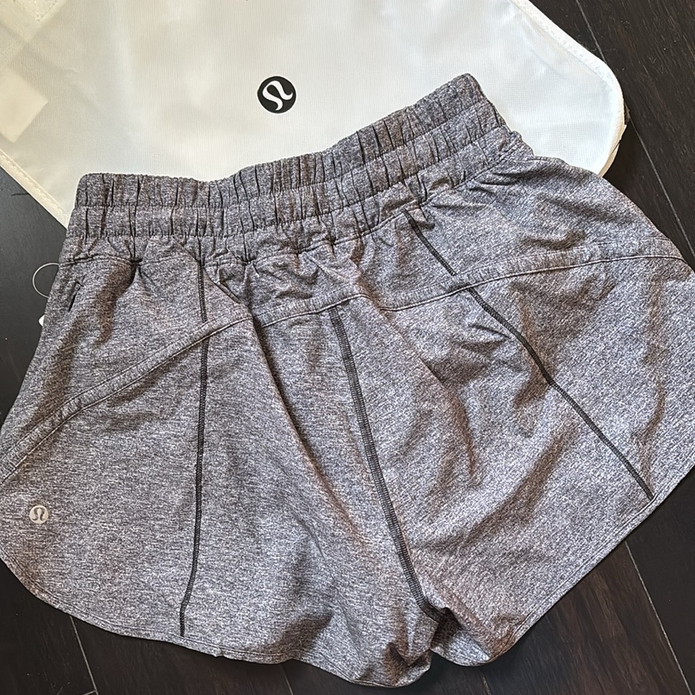 LULULEMON TRACK THAT HR SHORTS 3” in HEATHER LUX MULTI BLACK SZ 8 NWT - Picture 4 of 7